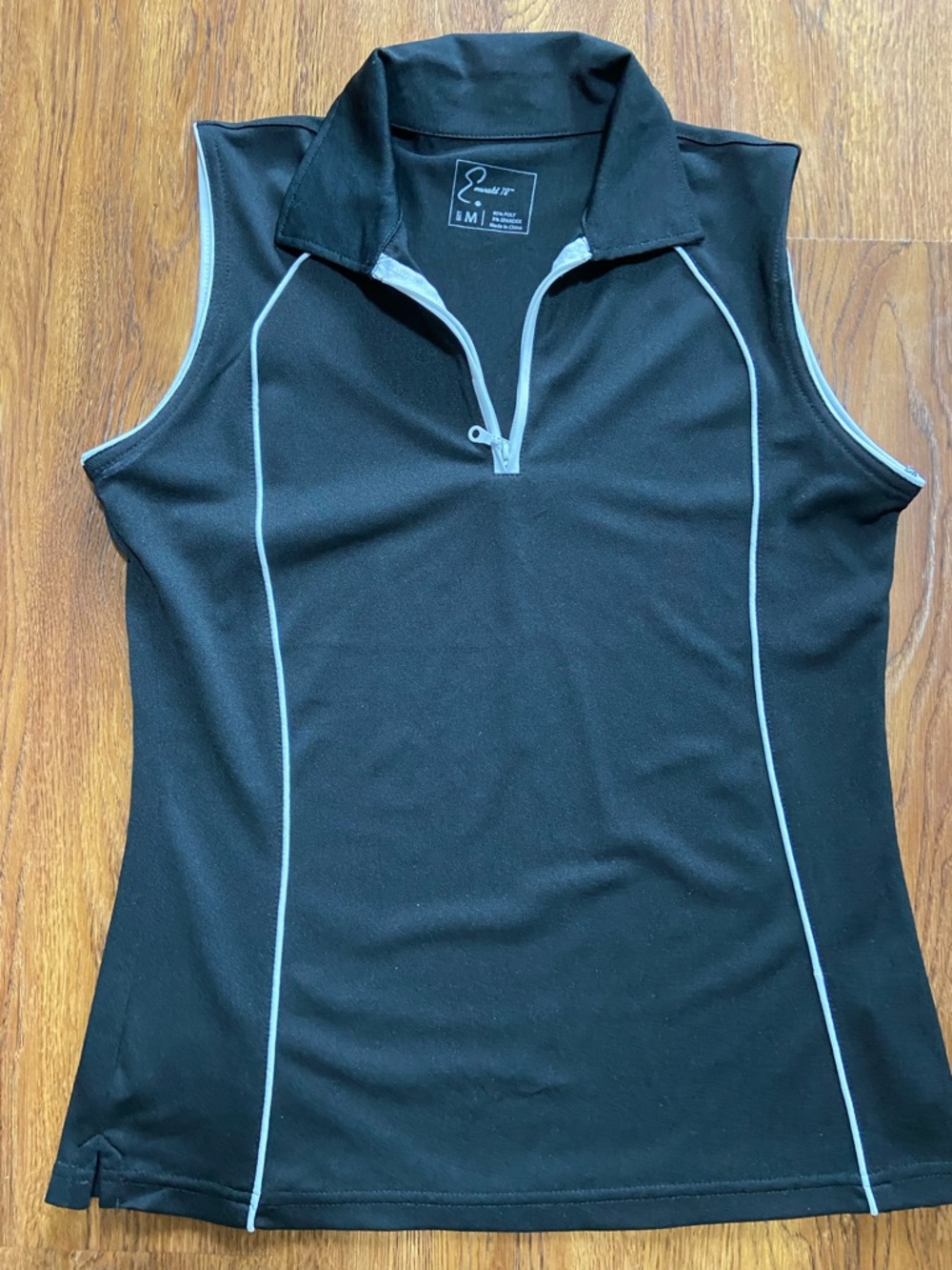 Emeral 18 golf Sleeveless Black Tank Top with Light Gray Piping zipper front
